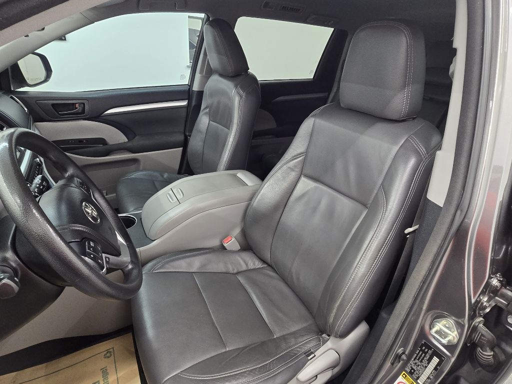 Toyota Highlander LE FWD I4 2015