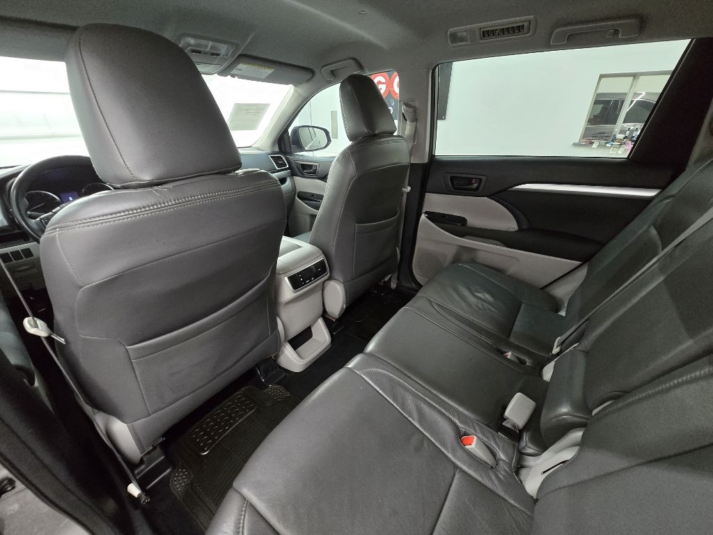 Toyota Highlander LE FWD I4 2015