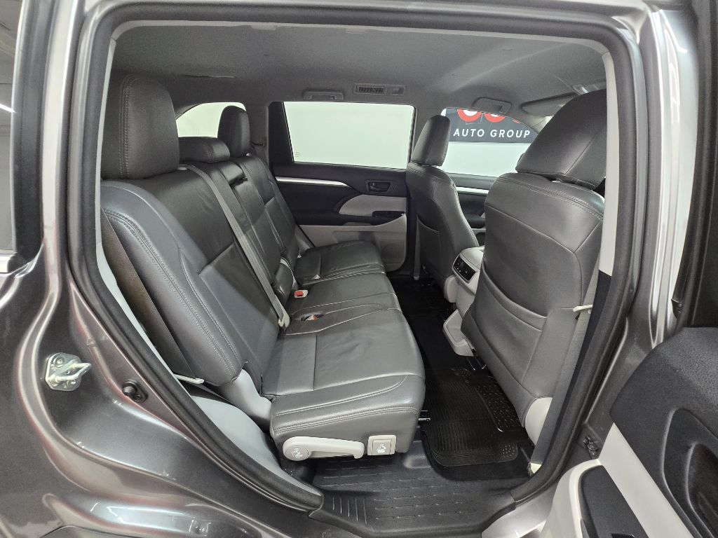 Toyota Highlander LE FWD I4 2015