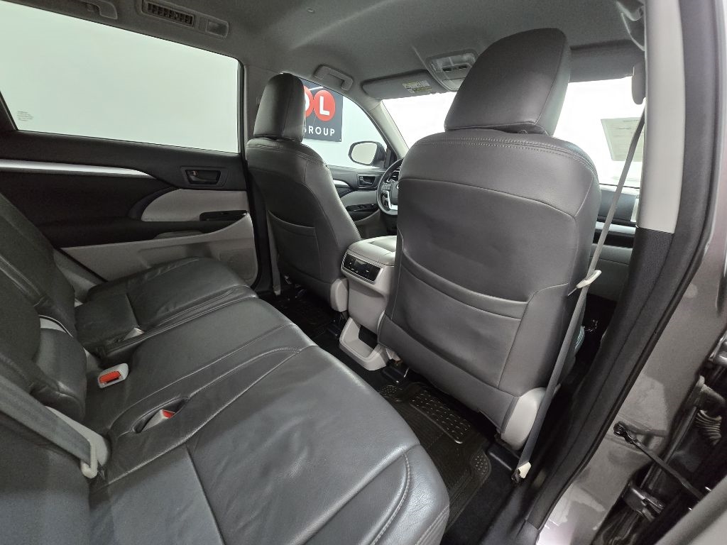 Toyota Highlander LE FWD I4 2015