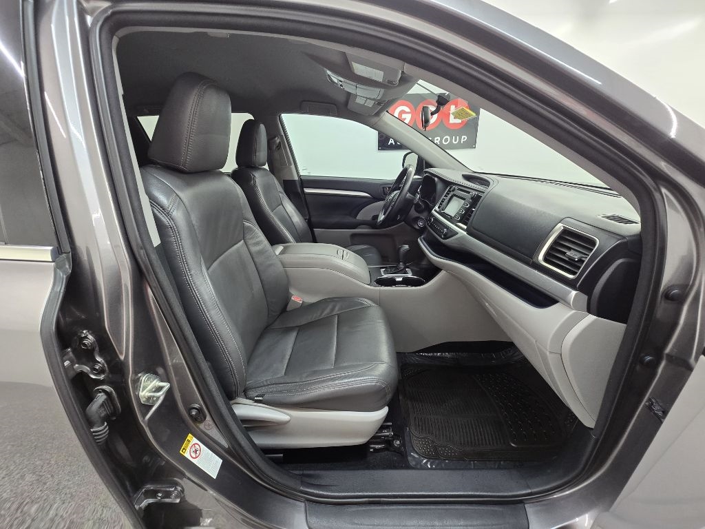 Toyota Highlander LE FWD I4 2015