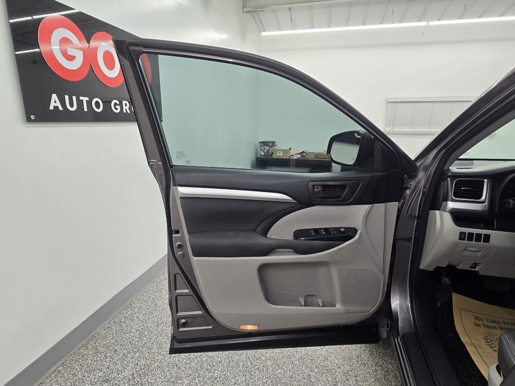 Toyota Highlander LE FWD I4 2015