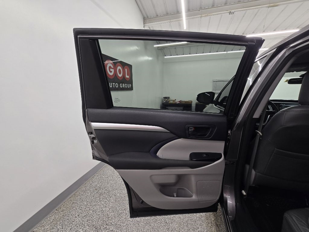 Toyota Highlander LE FWD I4 2015