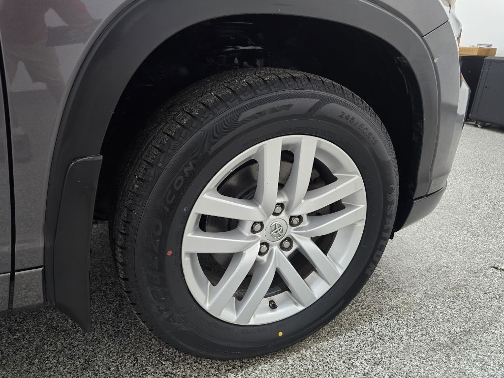 Toyota Highlander LE FWD I4 2015