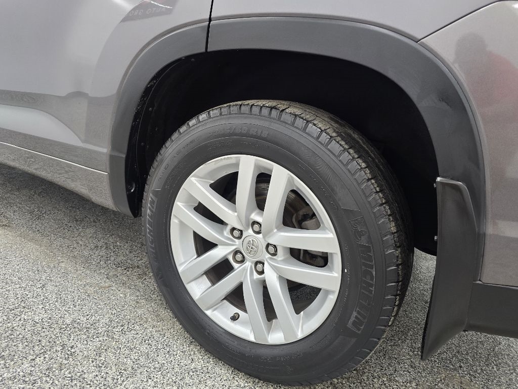 Toyota Highlander LE FWD I4 2015