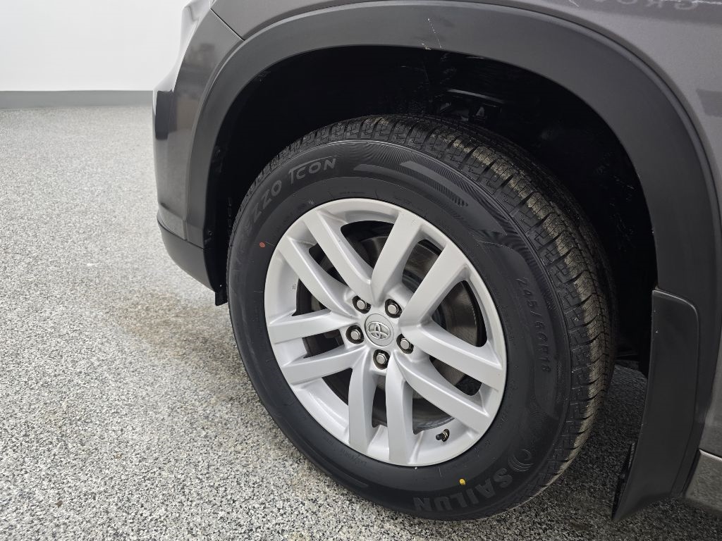 Toyota Highlander LE FWD I4 2015