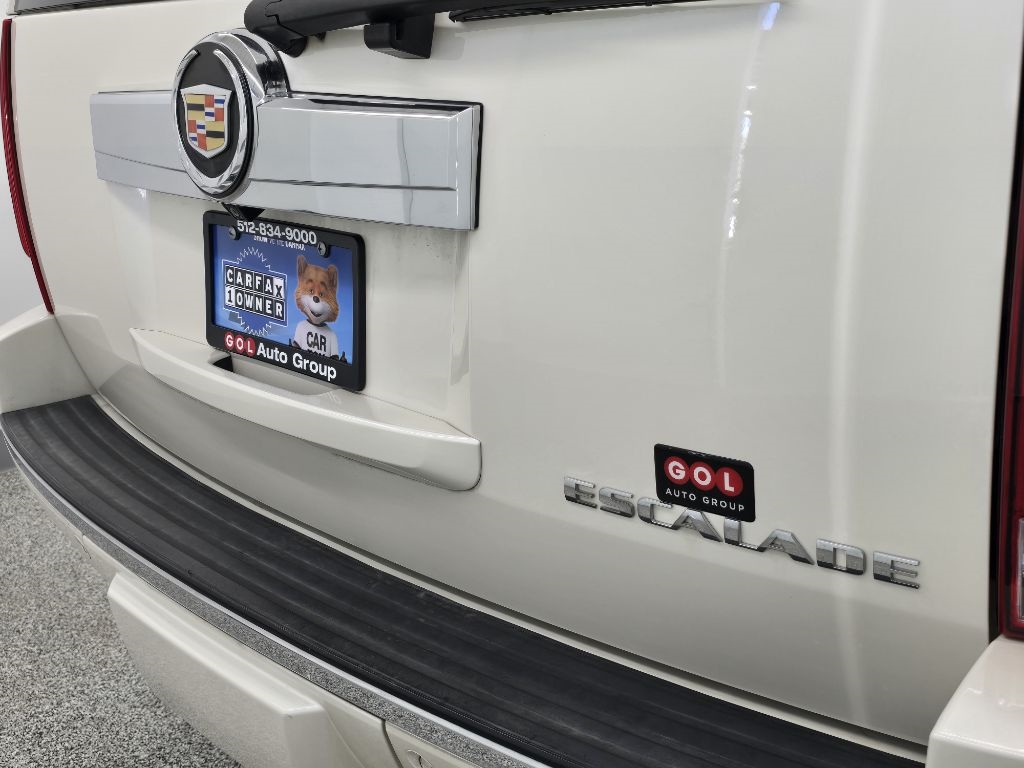 Cadillac Escalade 2WD Luxury 2013