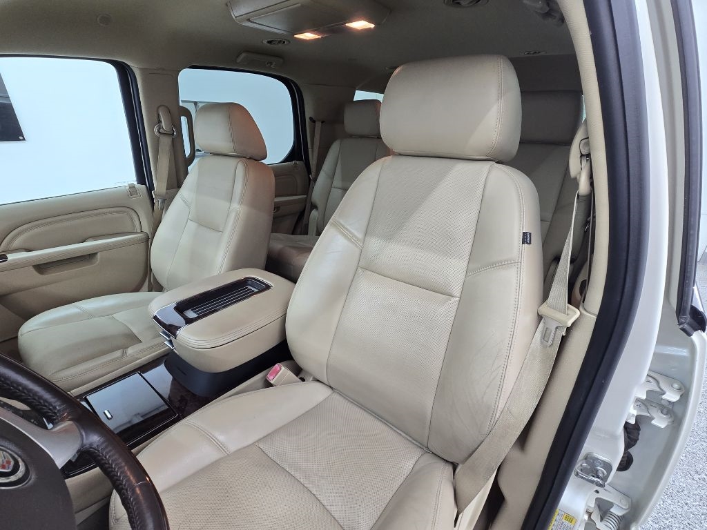 Cadillac Escalade 2WD Luxury 2013