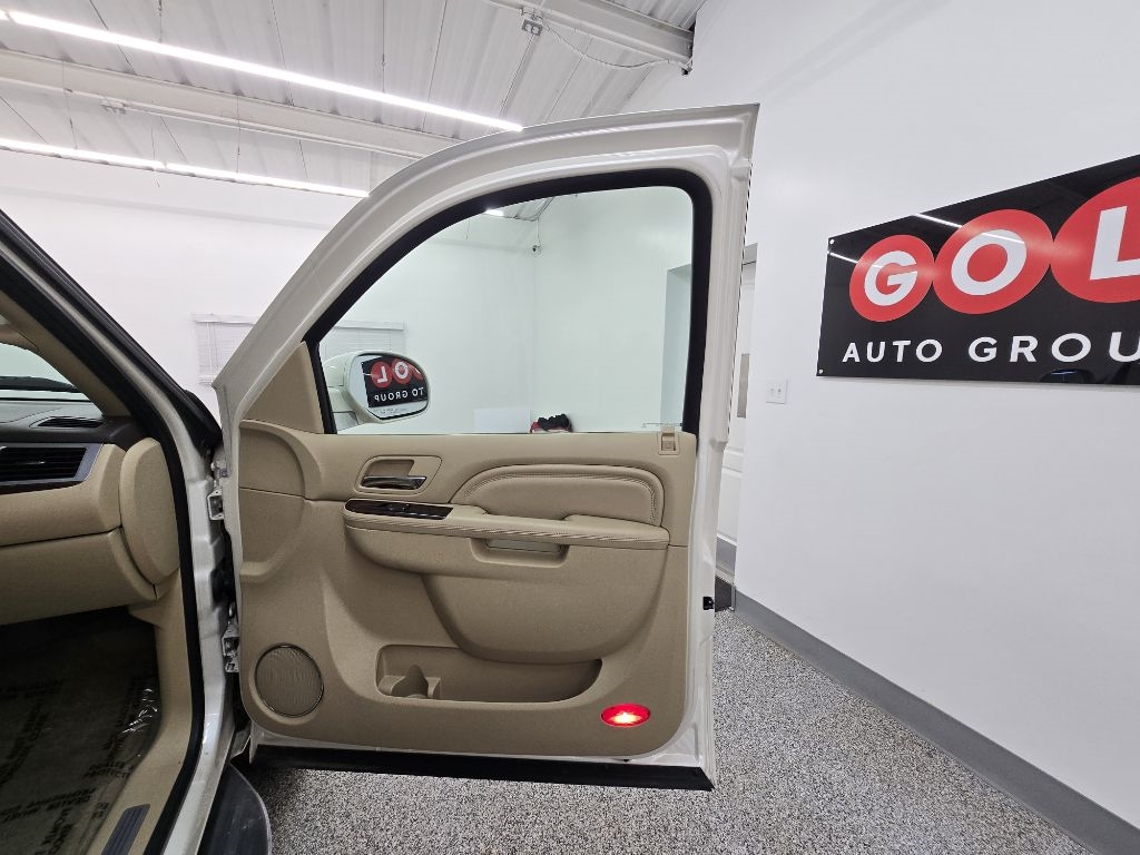 Cadillac Escalade 2WD Luxury 2013