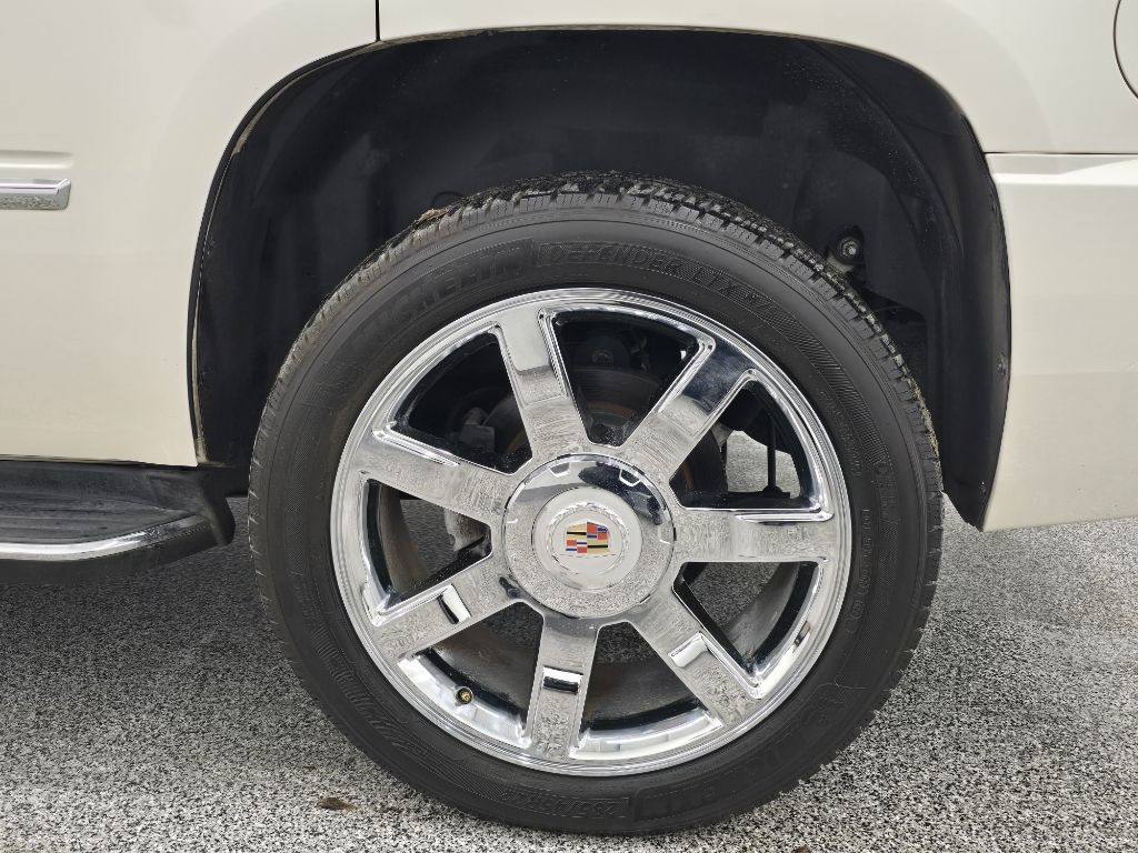 Cadillac Escalade 2WD Luxury 2013