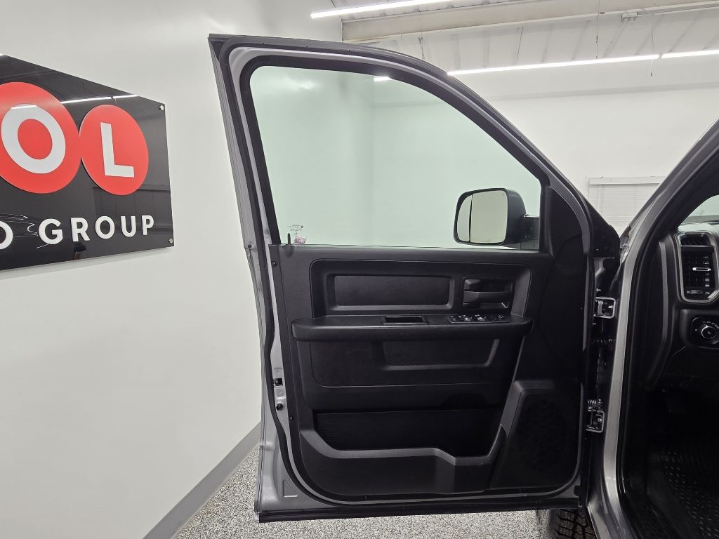 RAM 2500 Tradesman Crew Cab SWB 4WD 2022