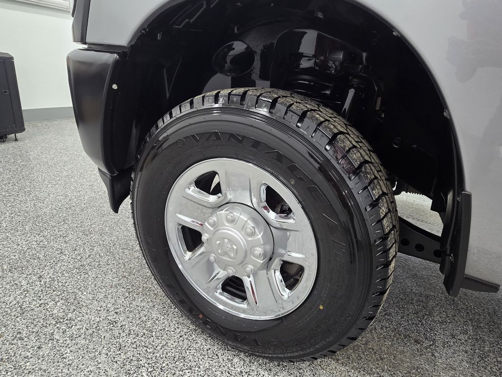 RAM 2500 Tradesman Crew Cab SWB 4WD 2022