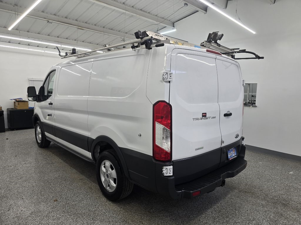 Ford Transit 250 Van Low Roof w/Sliding Pass. 130-in. WB 2017