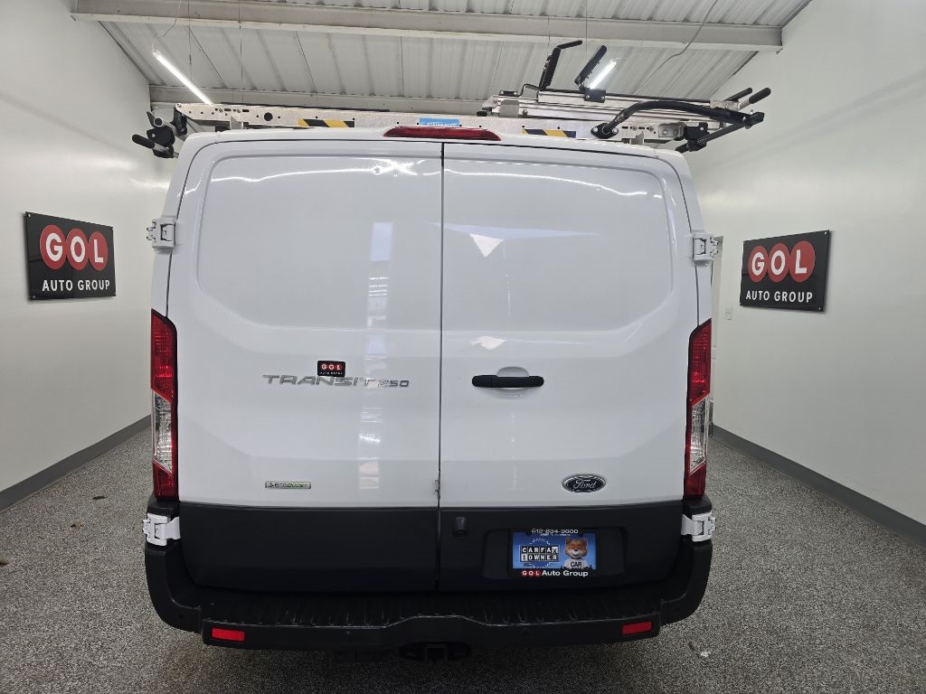 Ford Transit 250 Van Low Roof w/Sliding Pass. 130-in. WB 2017