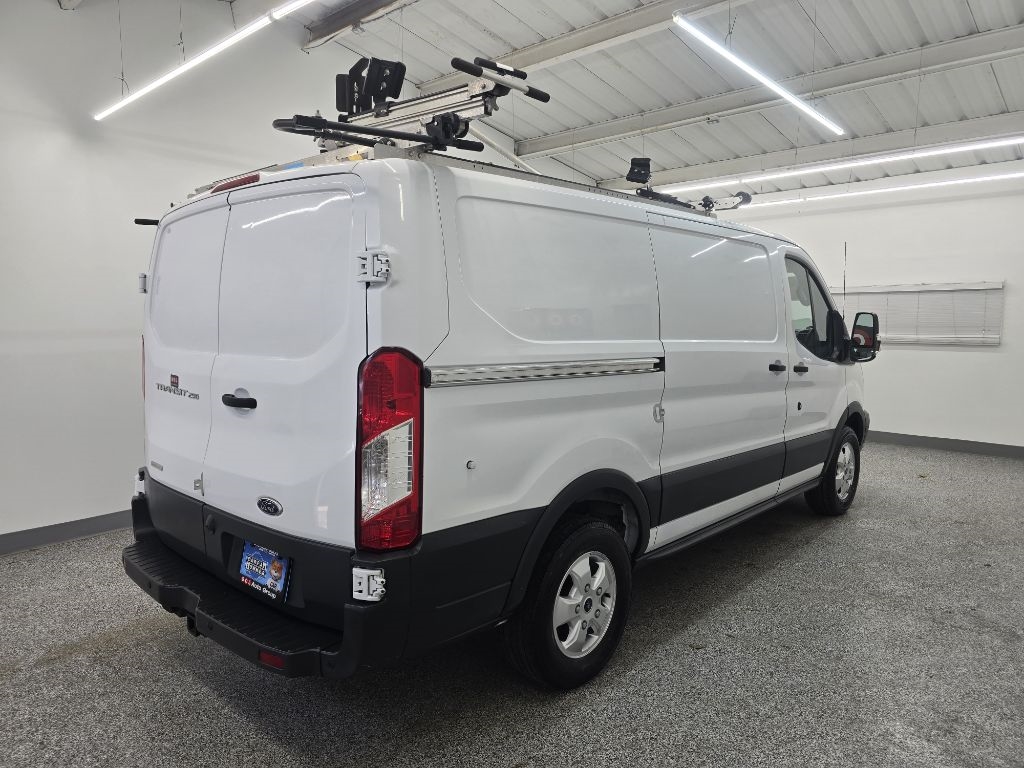 Ford Transit 250 Van Low Roof w/Sliding Pass. 130-in. WB 2017