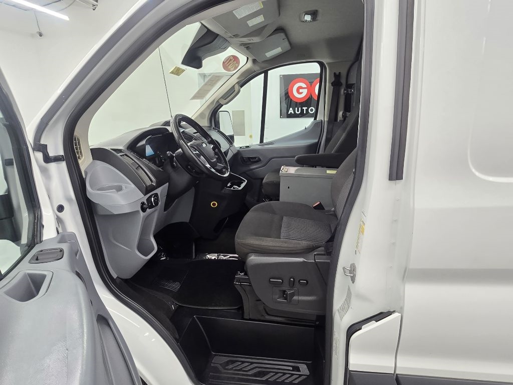 Ford Transit 250 Van Low Roof w/Sliding Pass. 130-in. WB 2017