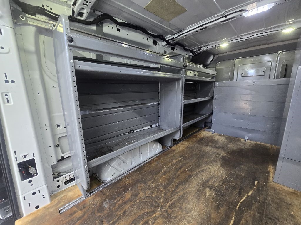 Ford Transit 250 Van Low Roof w/Sliding Pass. 130-in. WB 2017