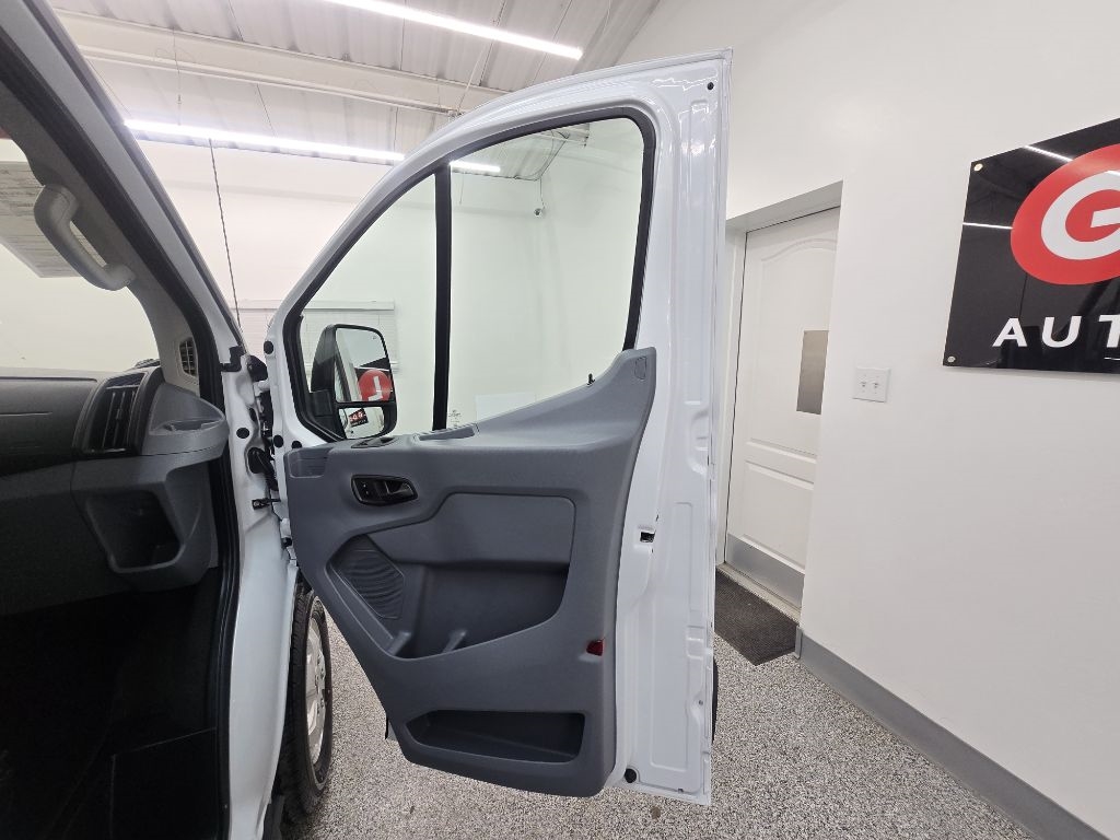 Ford Transit 250 Van Low Roof w/Sliding Pass. 130-in. WB 2017