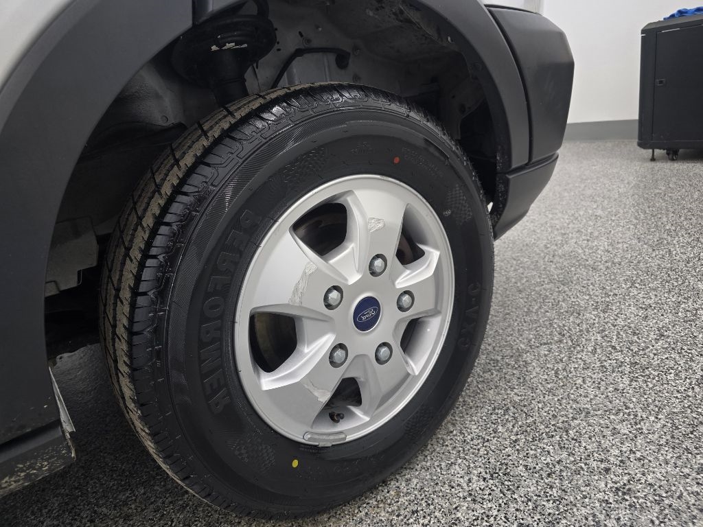 Ford Transit 250 Van Low Roof w/Sliding Pass. 130-in. WB 2017