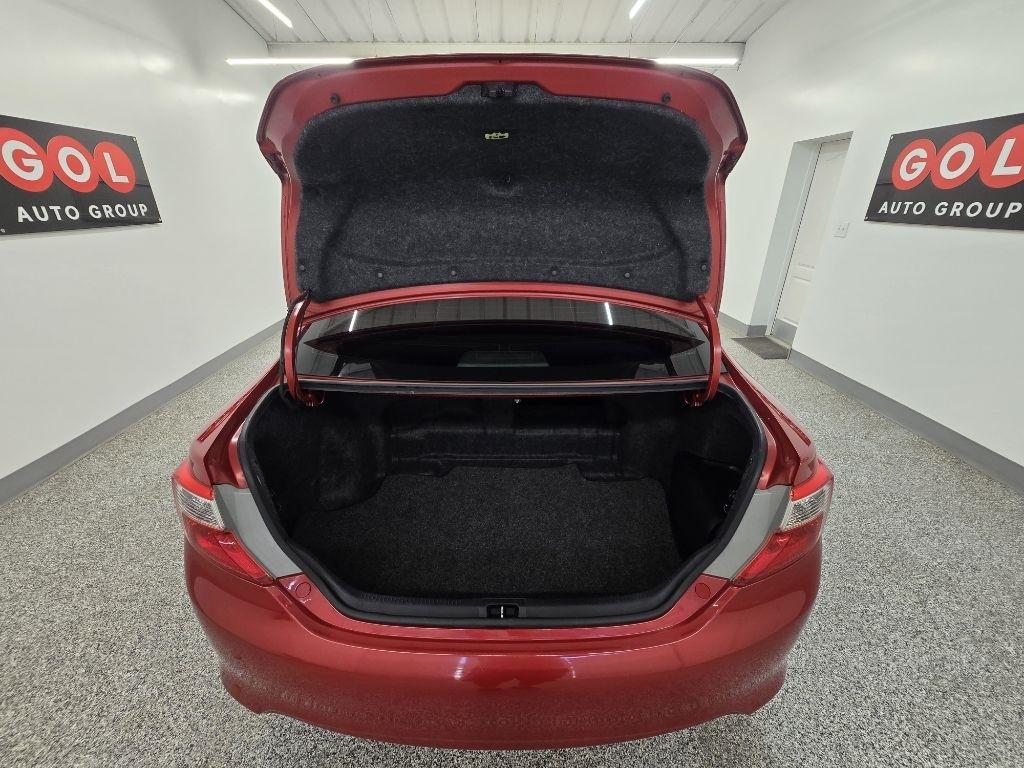 Toyota Camry Hybrid XLE 2013