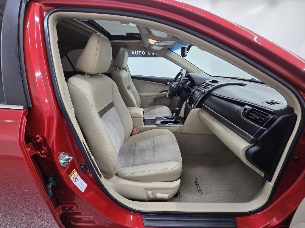 Toyota Camry Hybrid XLE 2013