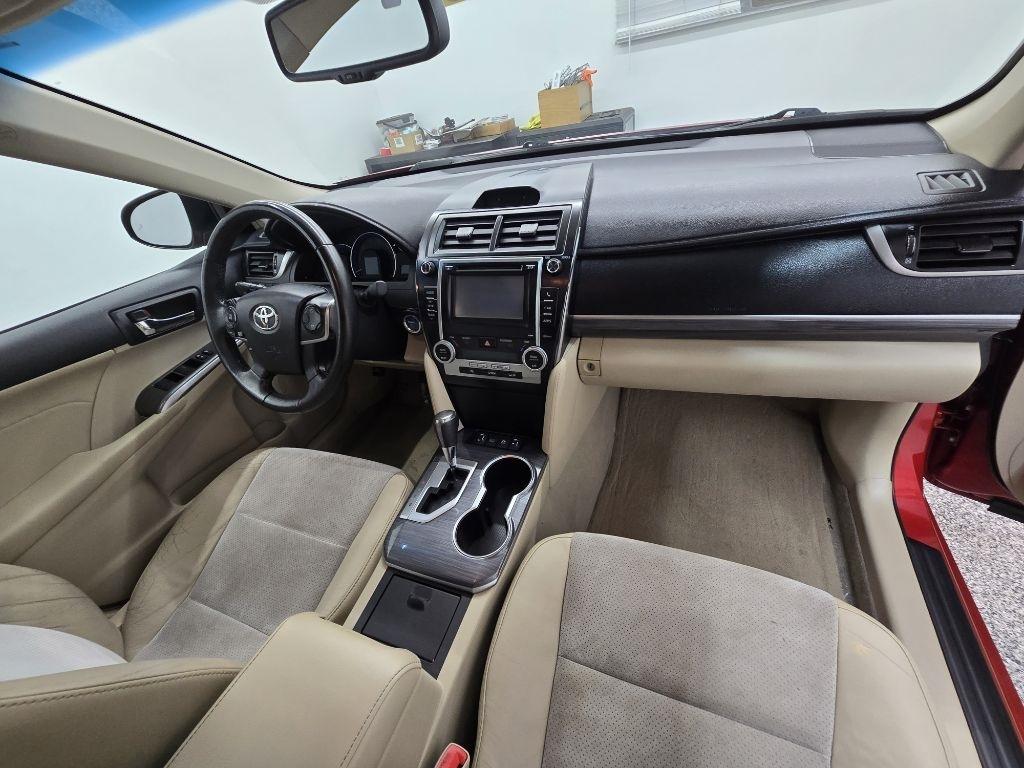 Toyota Camry Hybrid XLE 2013