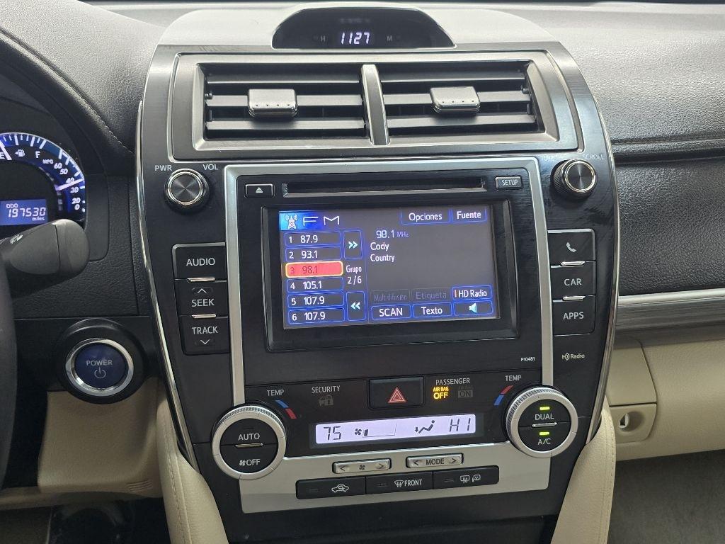 Toyota Camry Hybrid XLE 2013