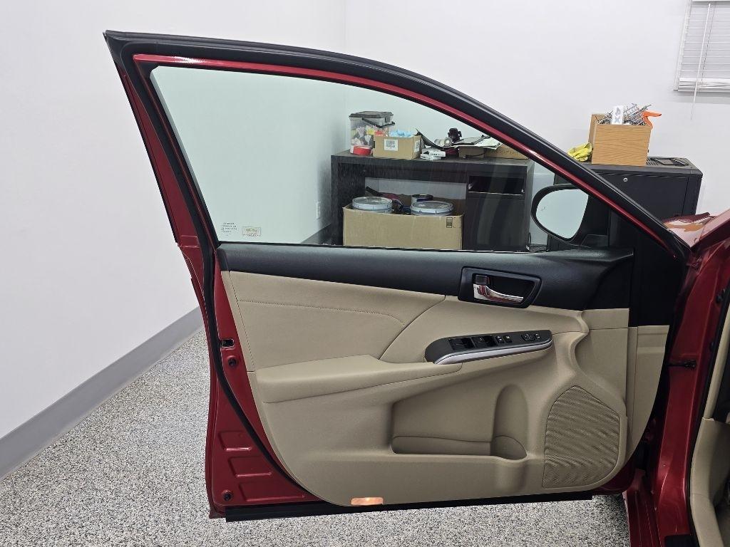 Toyota Camry Hybrid XLE 2013