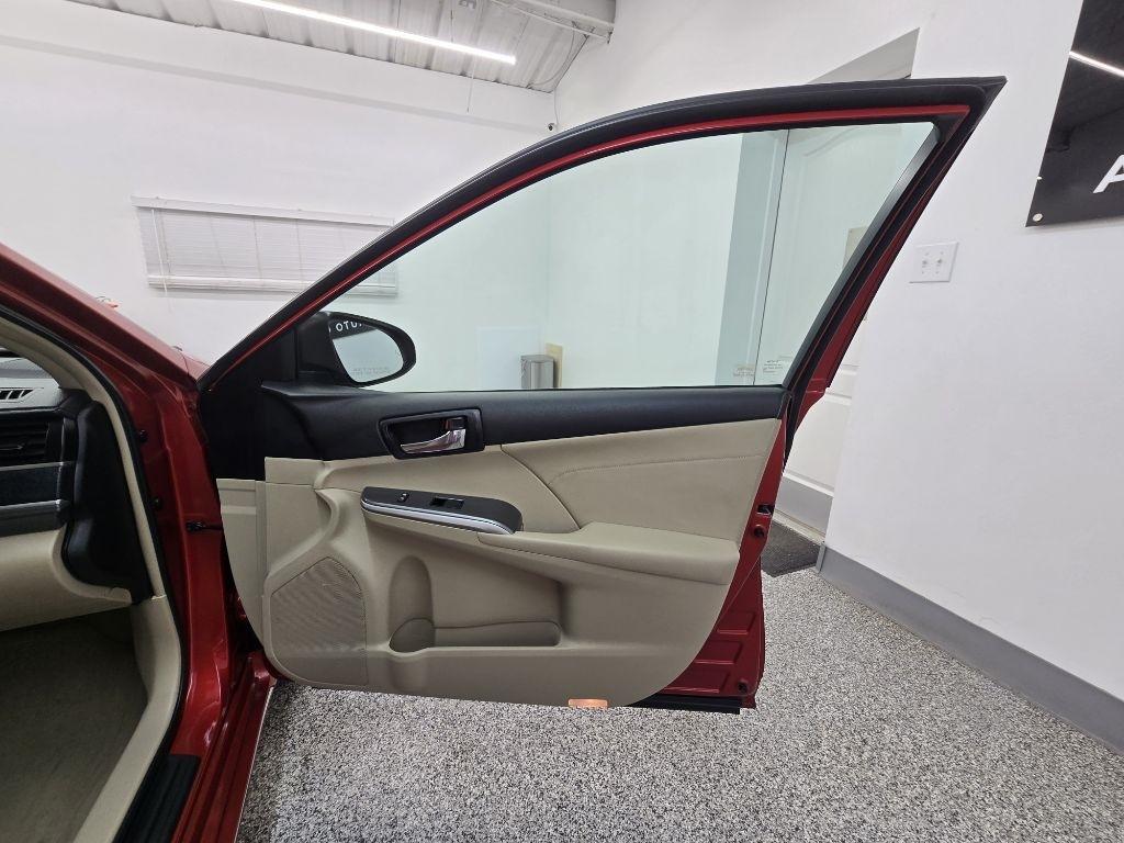 Toyota Camry Hybrid XLE 2013