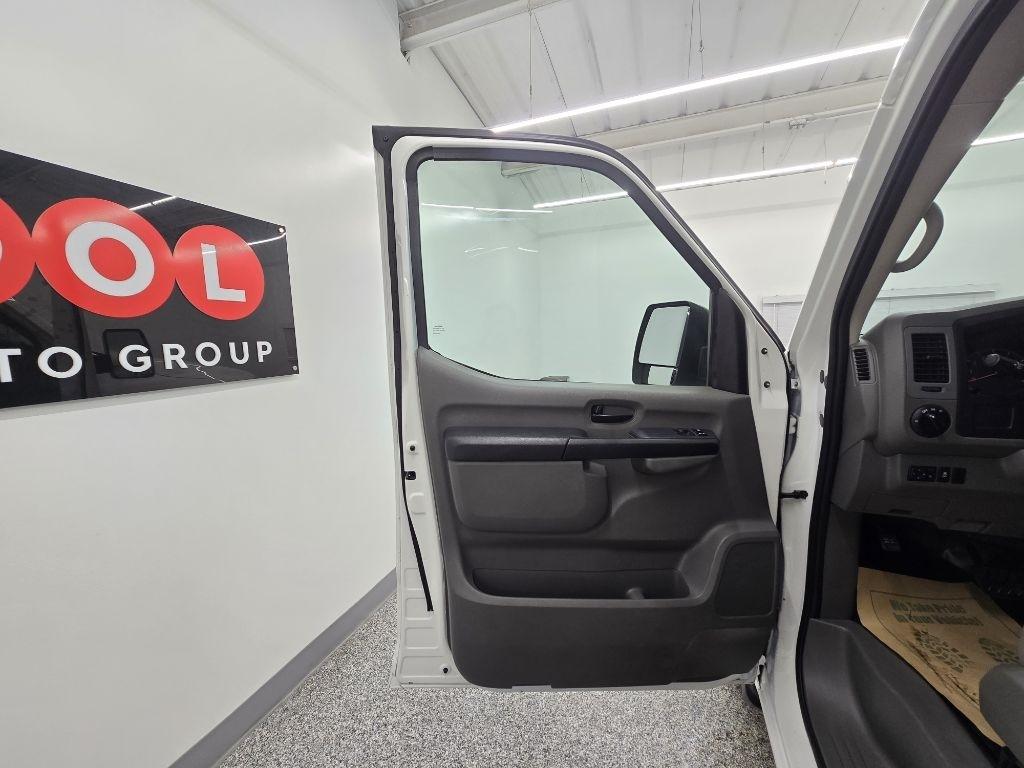 Nissan NV Cargo 2500 HD S V6 2021