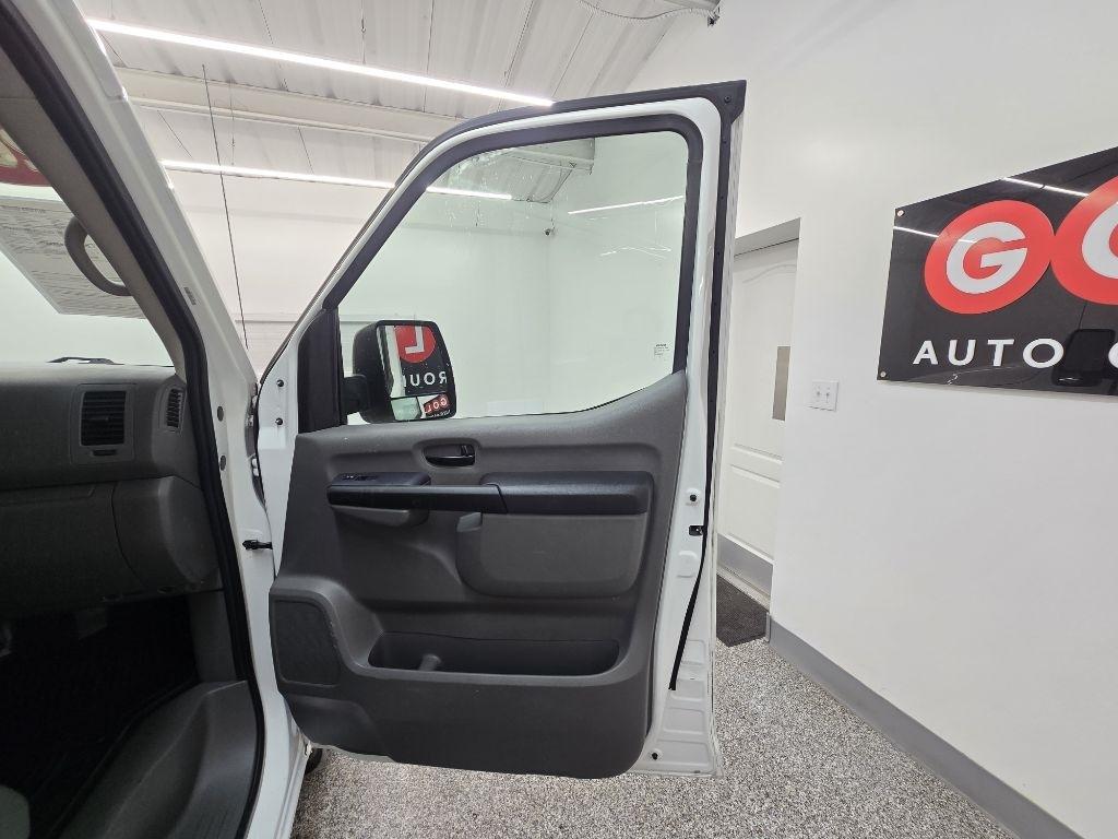 Nissan NV Cargo 2500 HD S V6 2021