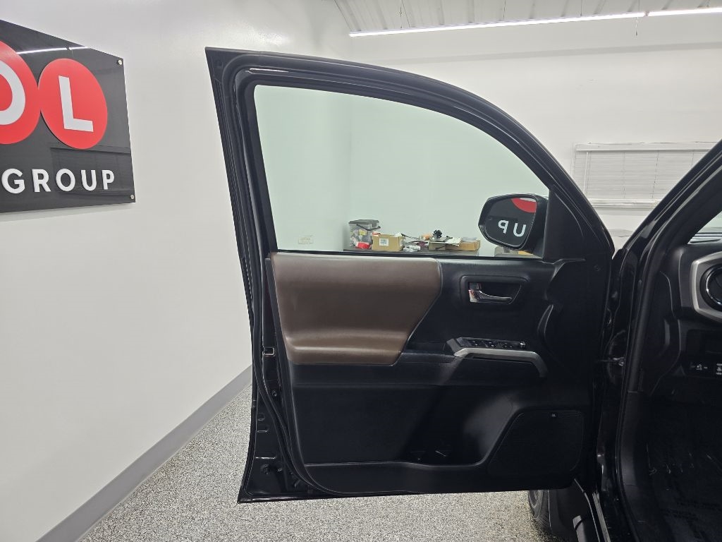 Toyota Tacoma Limited Double Cab V6 6AT 2WD 2016