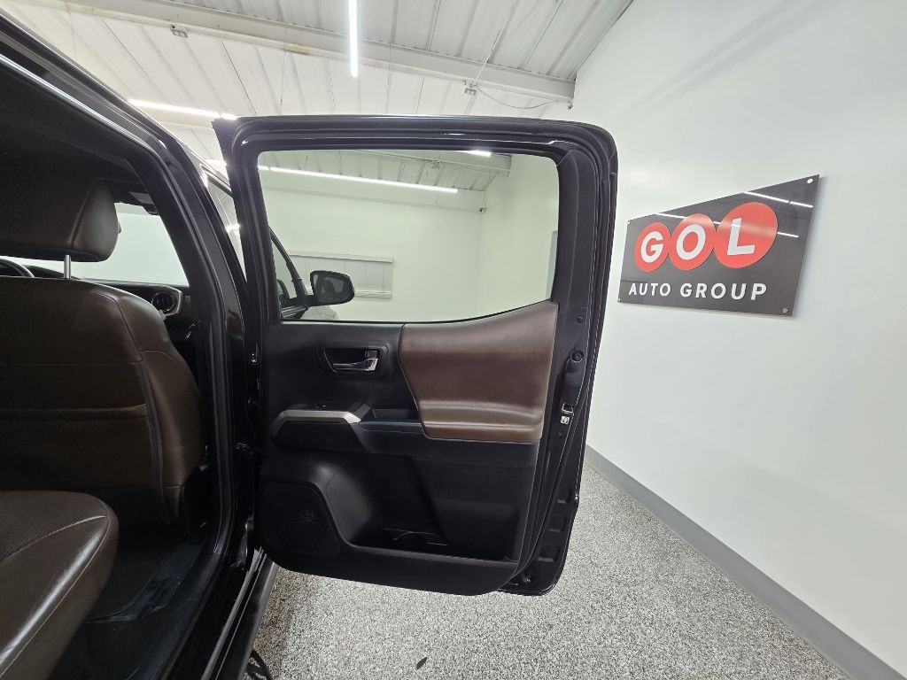 Toyota Tacoma Limited Double Cab V6 6AT 2WD 2016