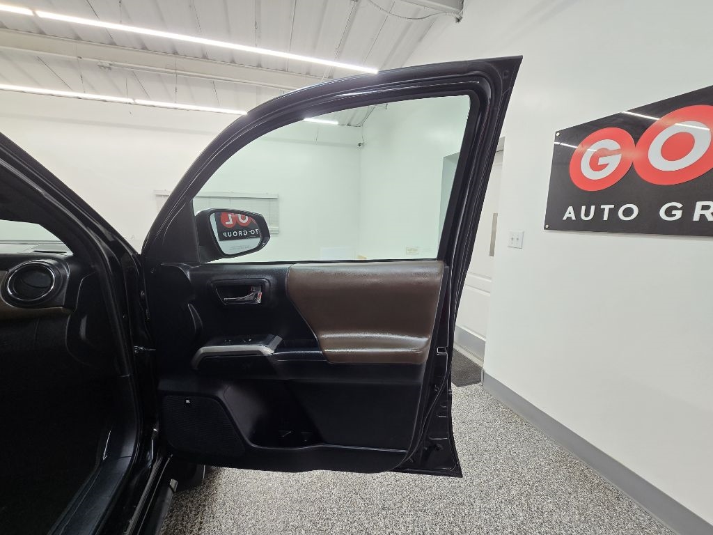 Toyota Tacoma Limited Double Cab V6 6AT 2WD 2016