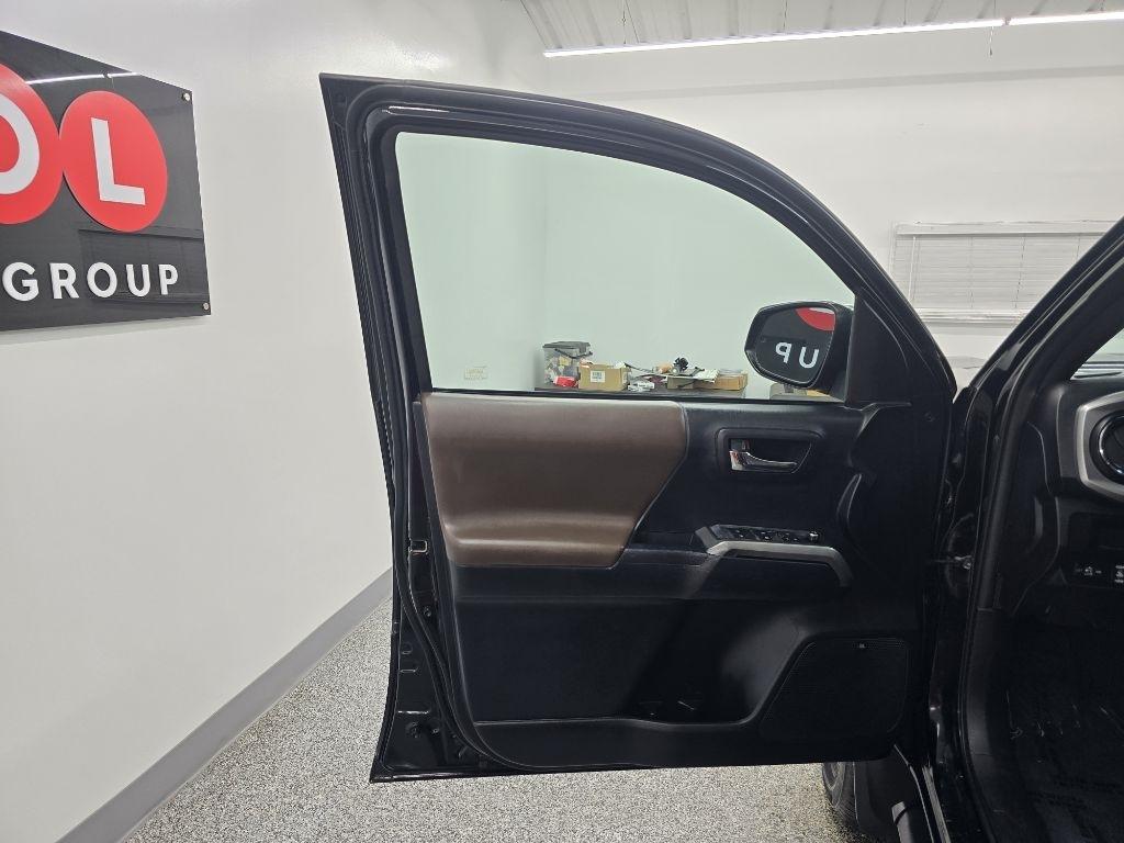 Toyota Tacoma Limited Double Cab V6 6AT 2WD 2016