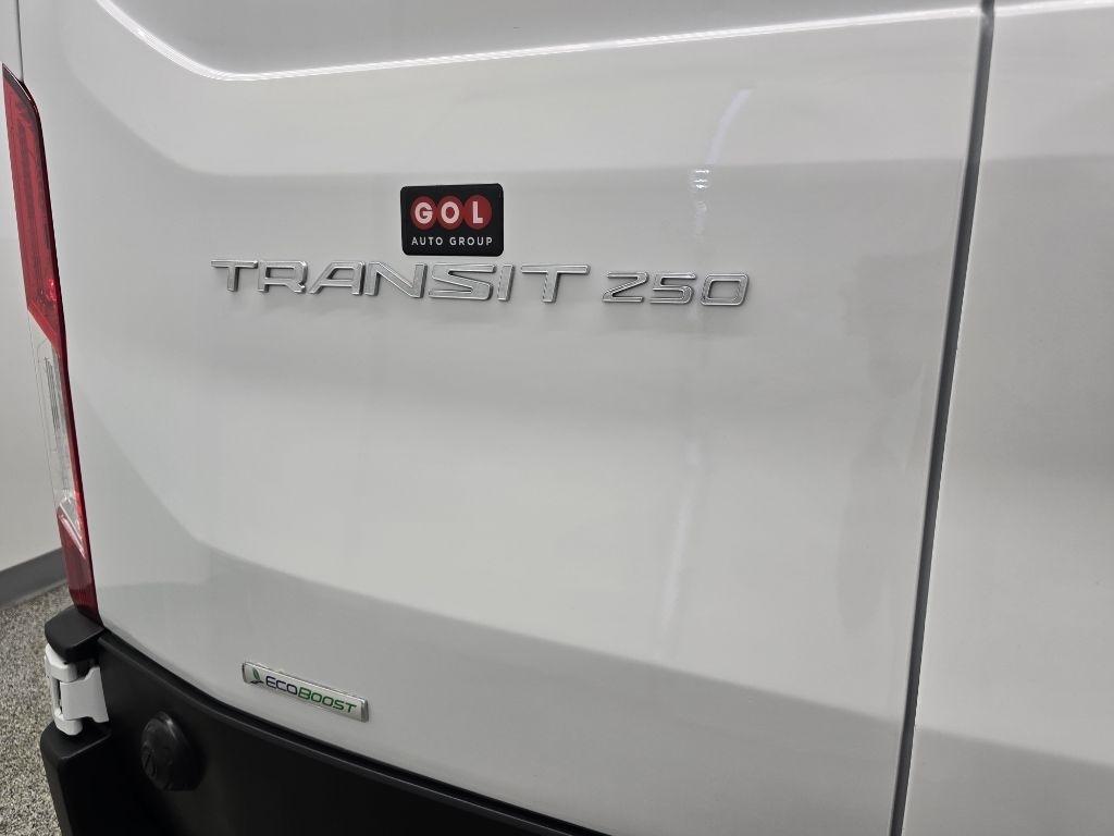 Ford Transit 250 Van Low Roof w/Sliding Pass. 130-in. WB 2020