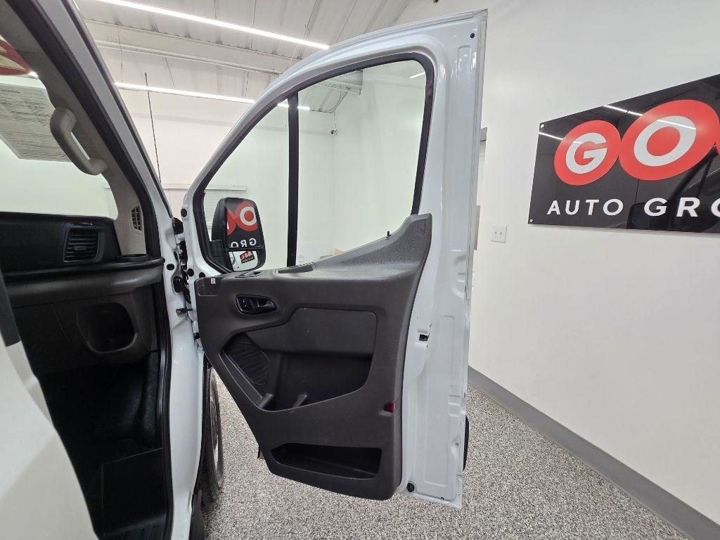Ford Transit 250 Van Low Roof w/Sliding Pass. 130-in. WB 2020