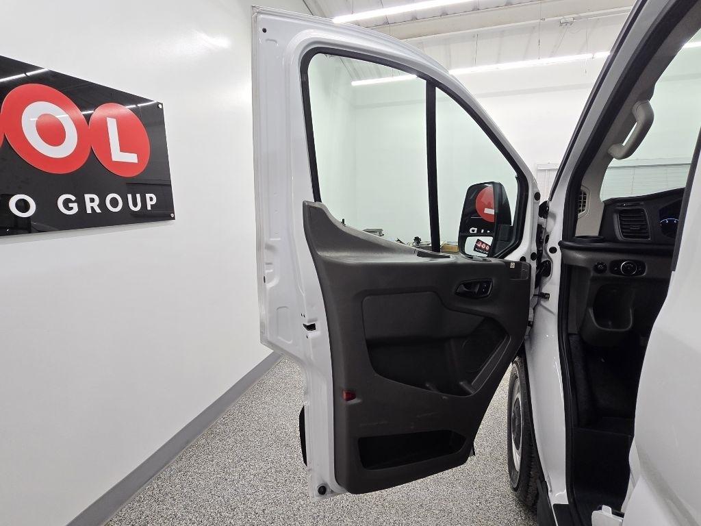 Ford Transit 250 Van Low Roof w/Sliding Pass. 130-in. WB 2020