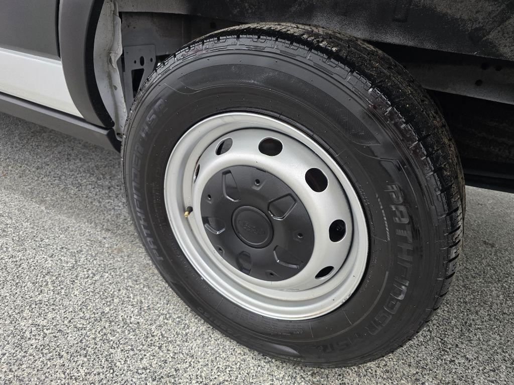 Ford Transit 250 Van Low Roof w/Sliding Pass. 130-in. WB 2020