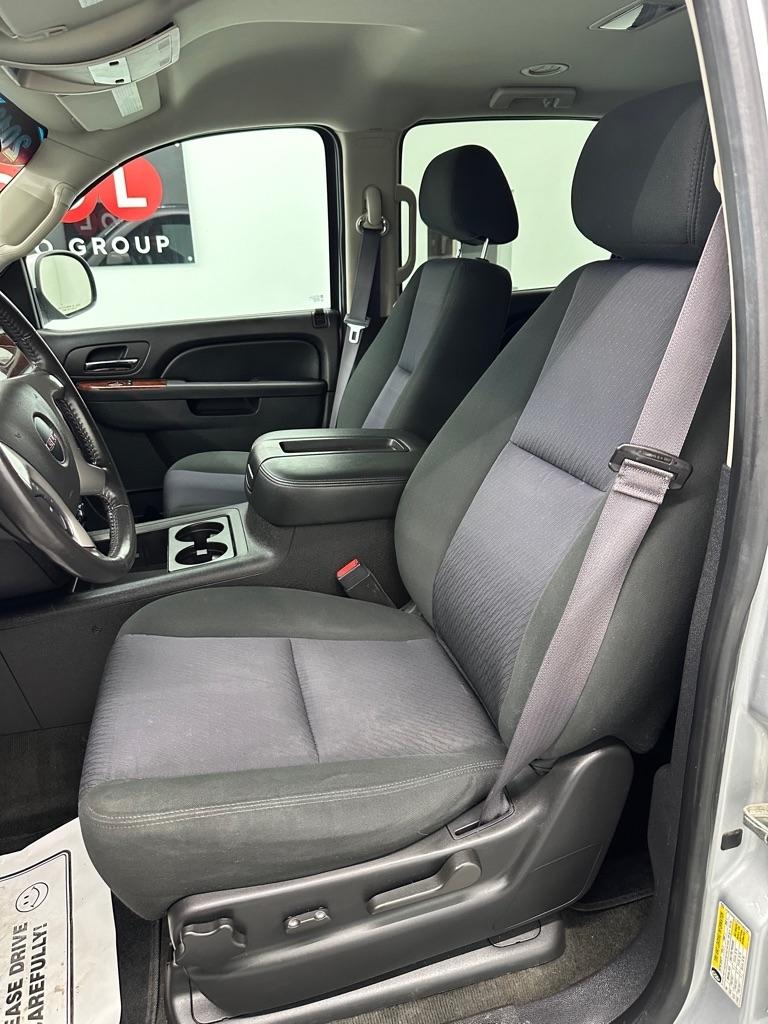 GMC Yukon XL SLE-1 1/2 Ton 4WD 2013