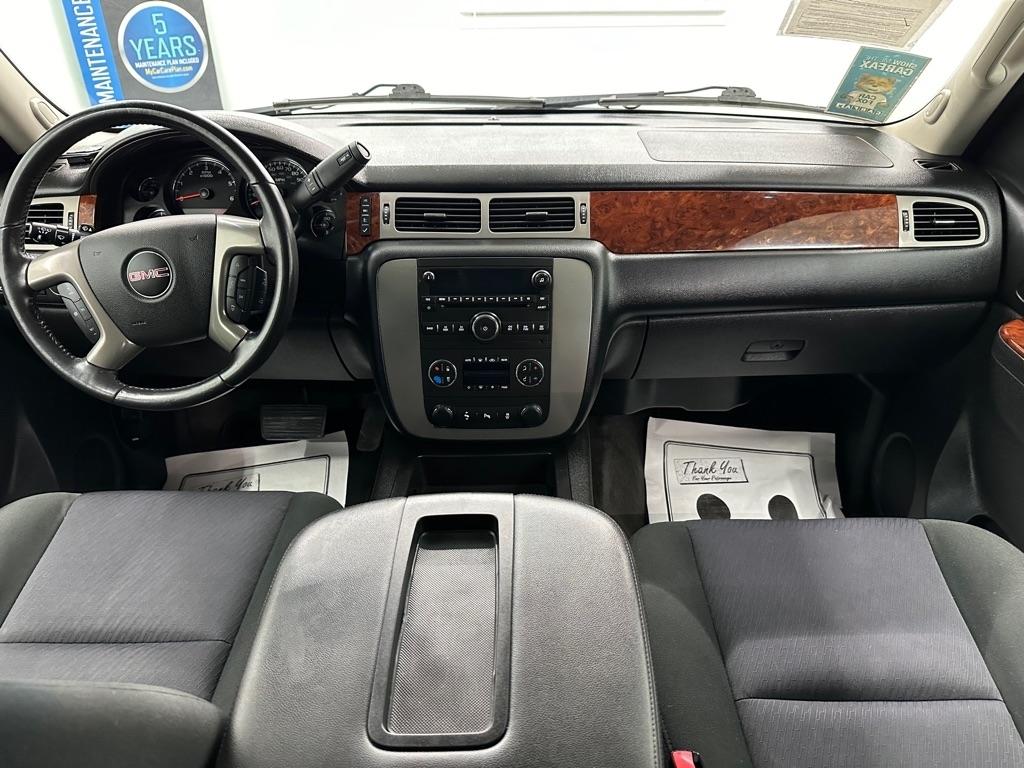 GMC Yukon XL SLE-1 1/2 Ton 4WD 2013