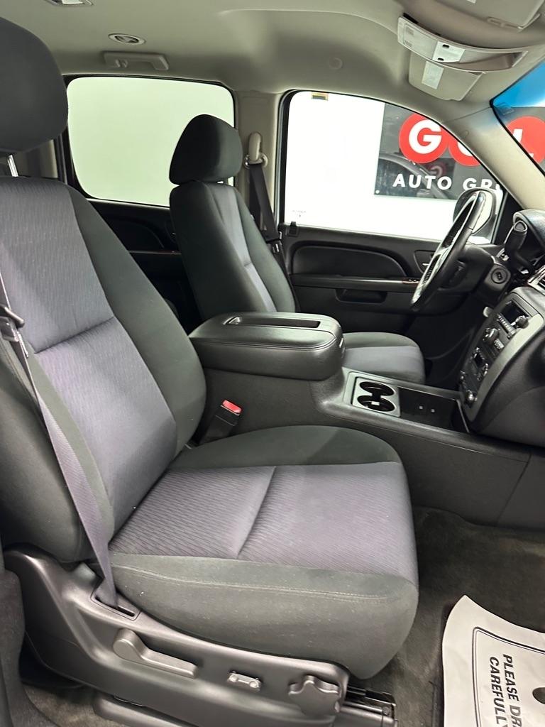 GMC Yukon XL SLE-1 1/2 Ton 4WD 2013