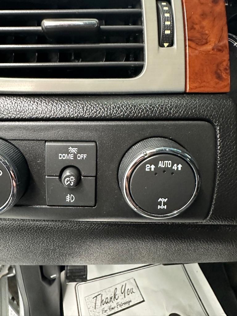 GMC Yukon XL SLE-1 1/2 Ton 4WD 2013