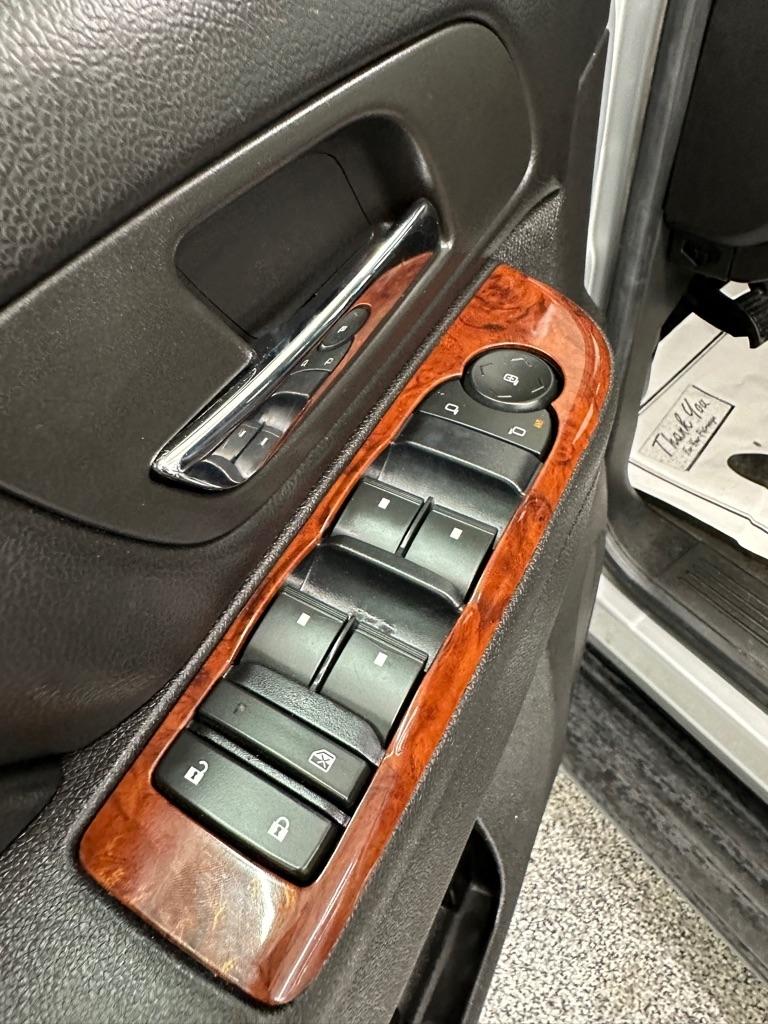 GMC Yukon XL SLE-1 1/2 Ton 4WD 2013