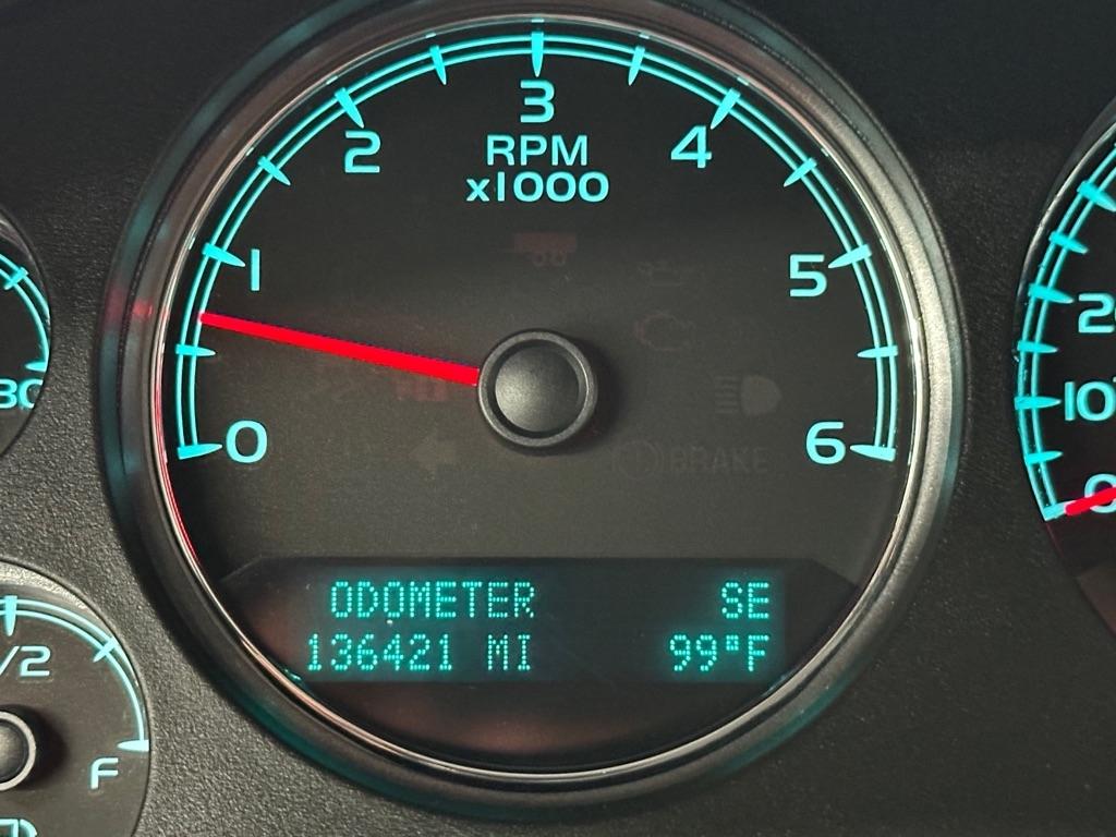 GMC Yukon XL SLE-1 1/2 Ton 4WD 2013