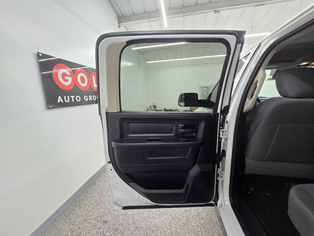 RAM 1500 Classic Tradesman Crew Cab SWB 2WD 2020