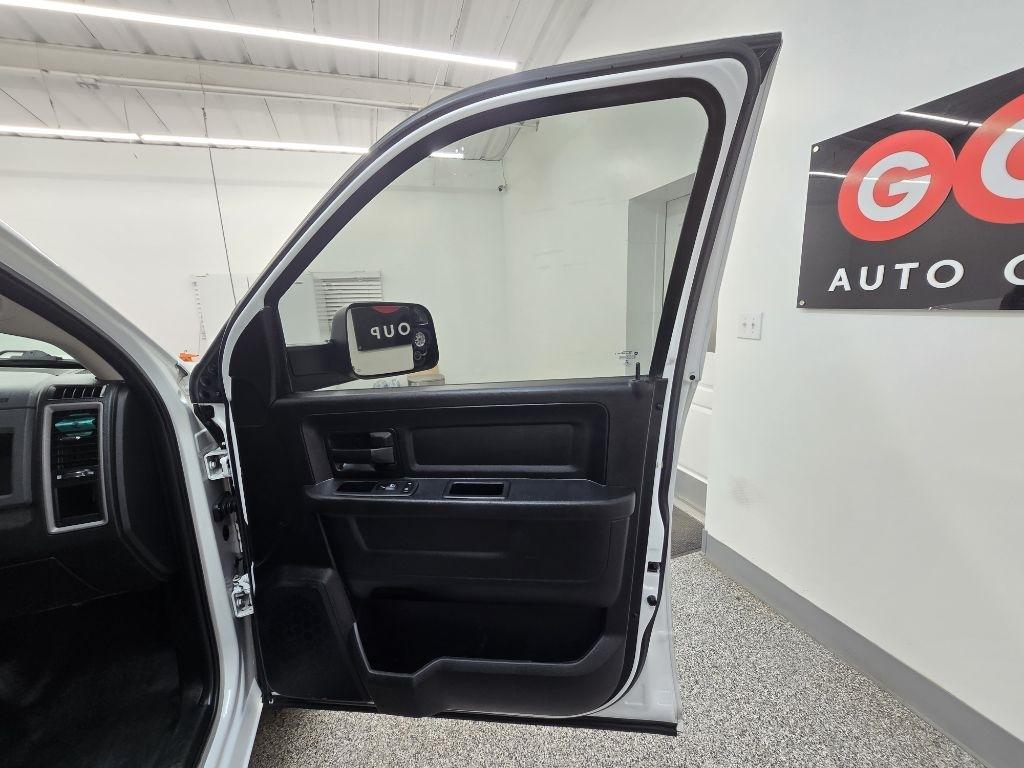 RAM 1500 Classic Tradesman Crew Cab SWB 2WD 2020