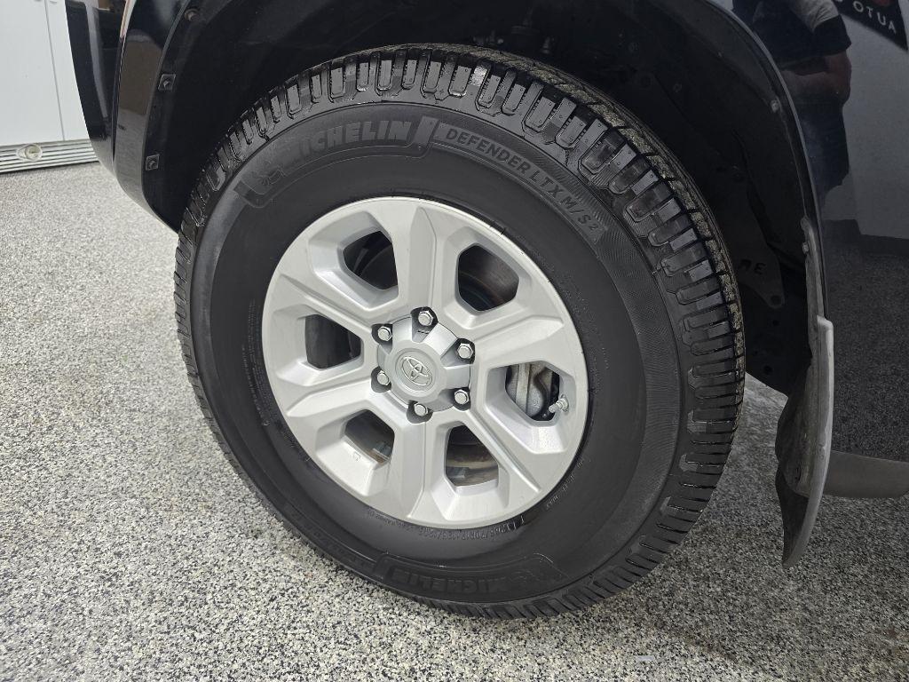 Toyota 4Runner SR5 2WD 2015