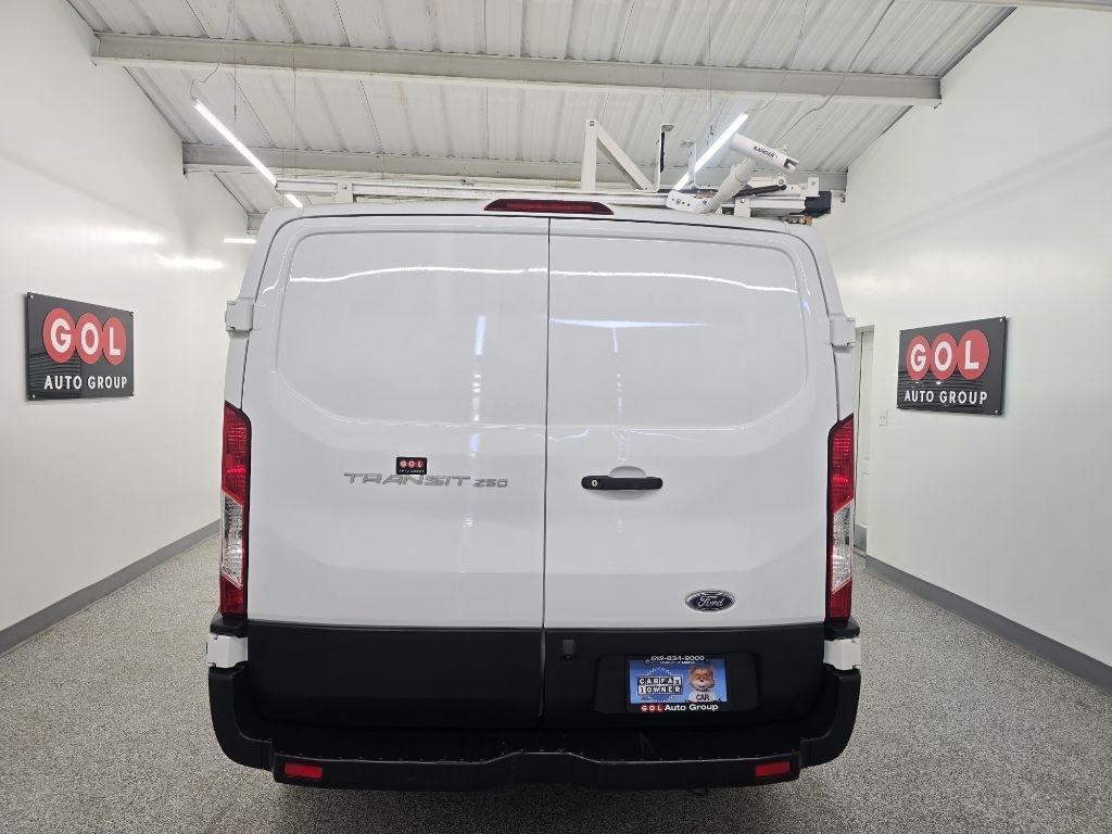 Ford Transit 250 Van Low Roof w/Sliding Pass. 130-in. WB 2019