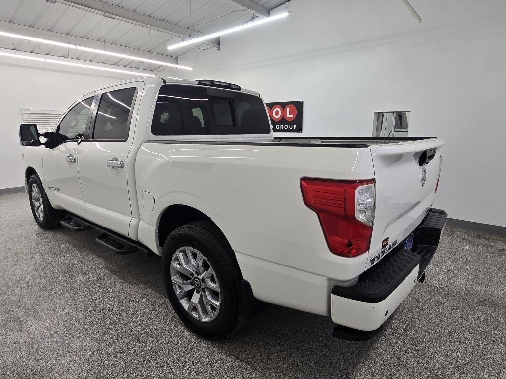 Nissan Titan Platinum Reserve Crew Cab 4WD 2021